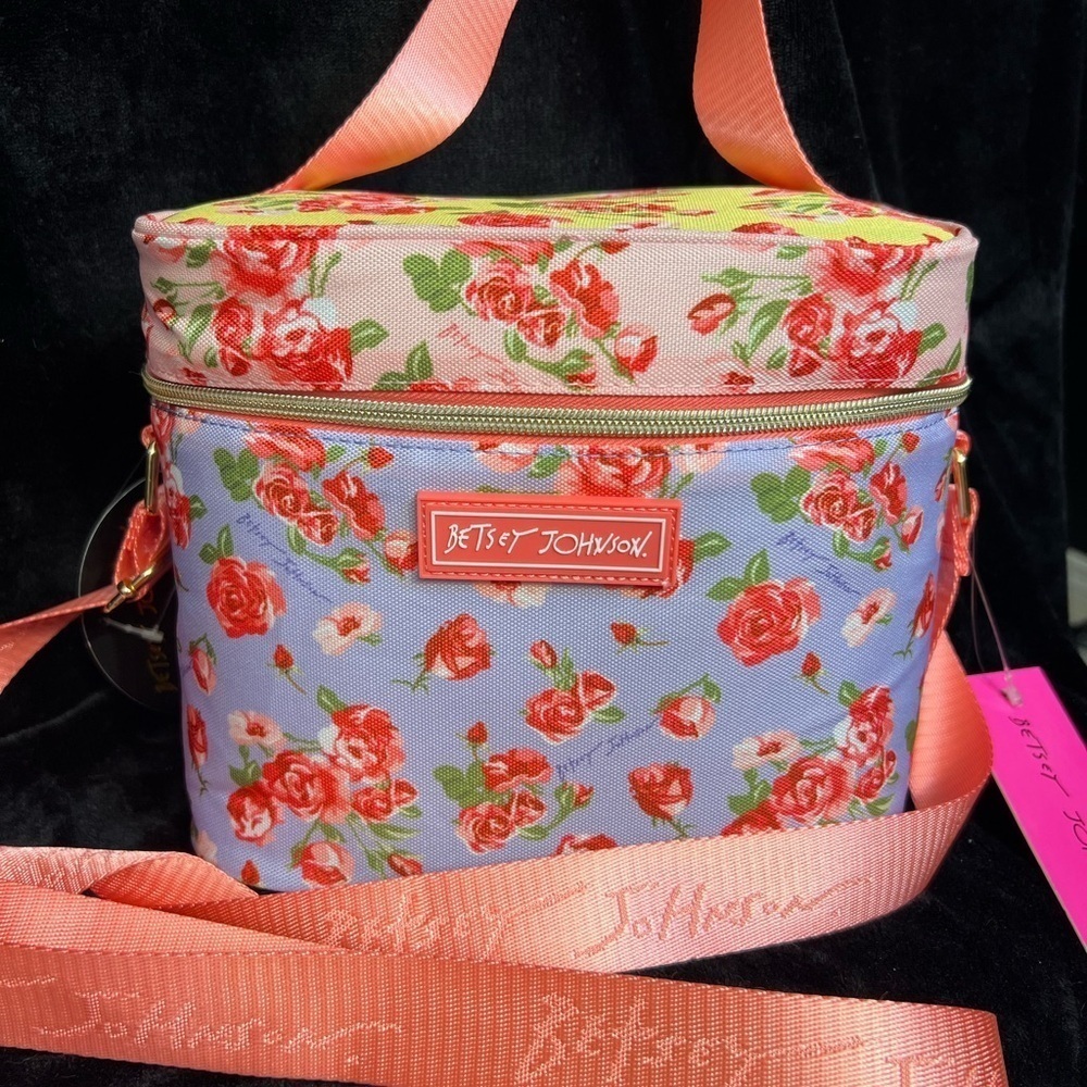 💛🩷Betsey Johnson Rose Print Insulated Lunch Bag Train Case Cooler💛🩷 NWT